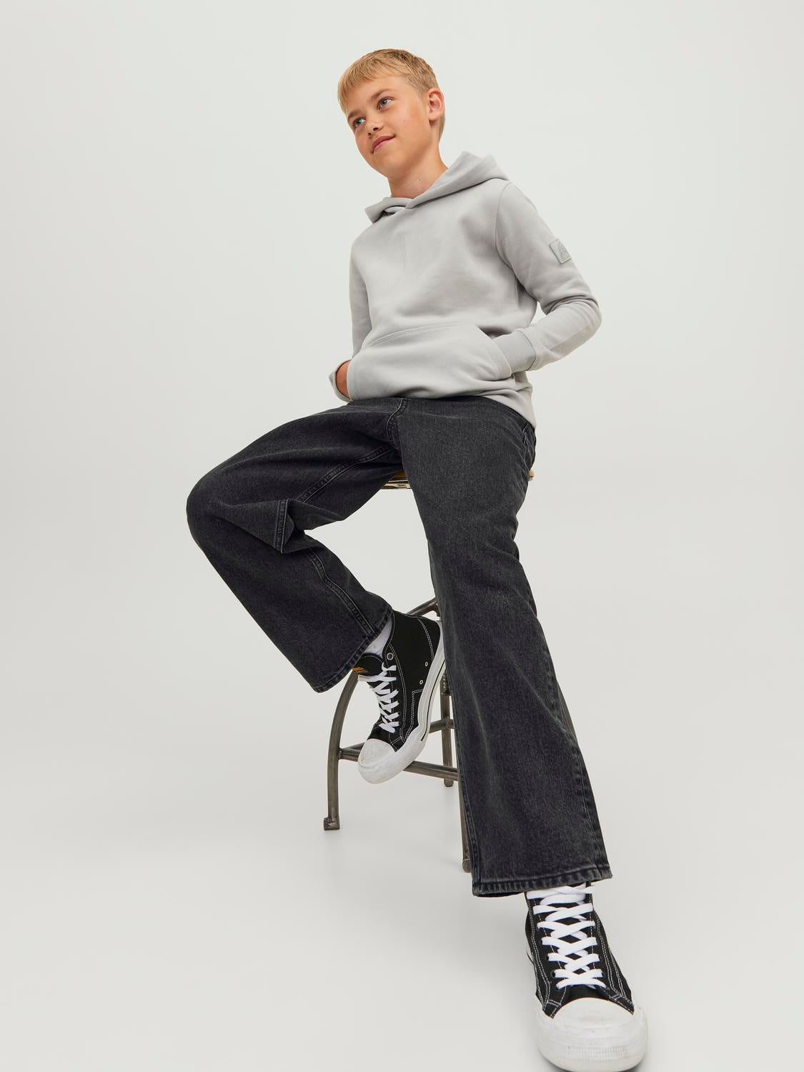 model_shot-creative